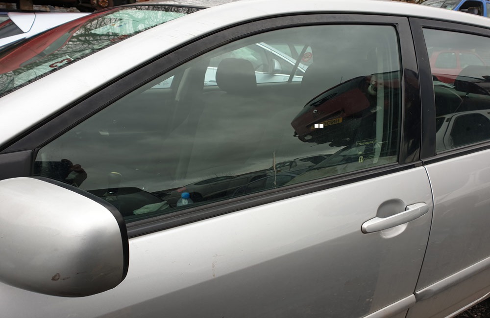 Toyota Corolla T Spirit D4D Door window glass passenger side front